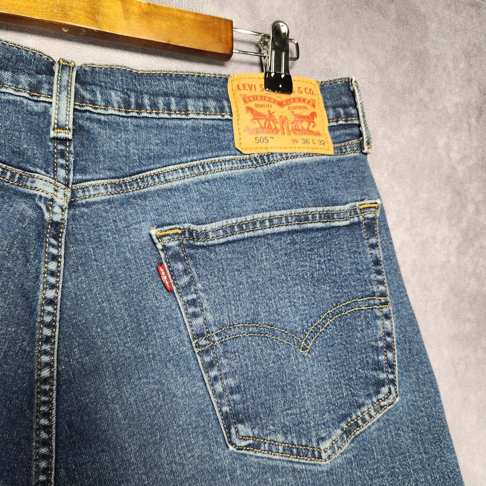 Levis 505 Mens Regular Fit Jeans size 36x32 Straight Fit Zipper Fly Denim - Picture 5 of 16